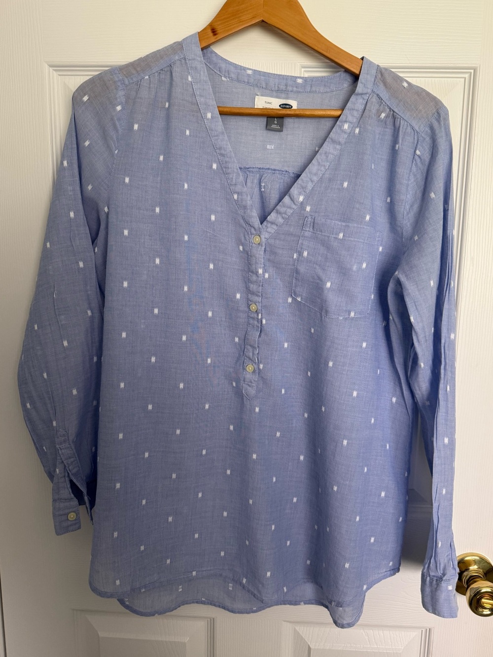 Old Navy Light Blue Long-Sleeve V-Neck Button Shirt